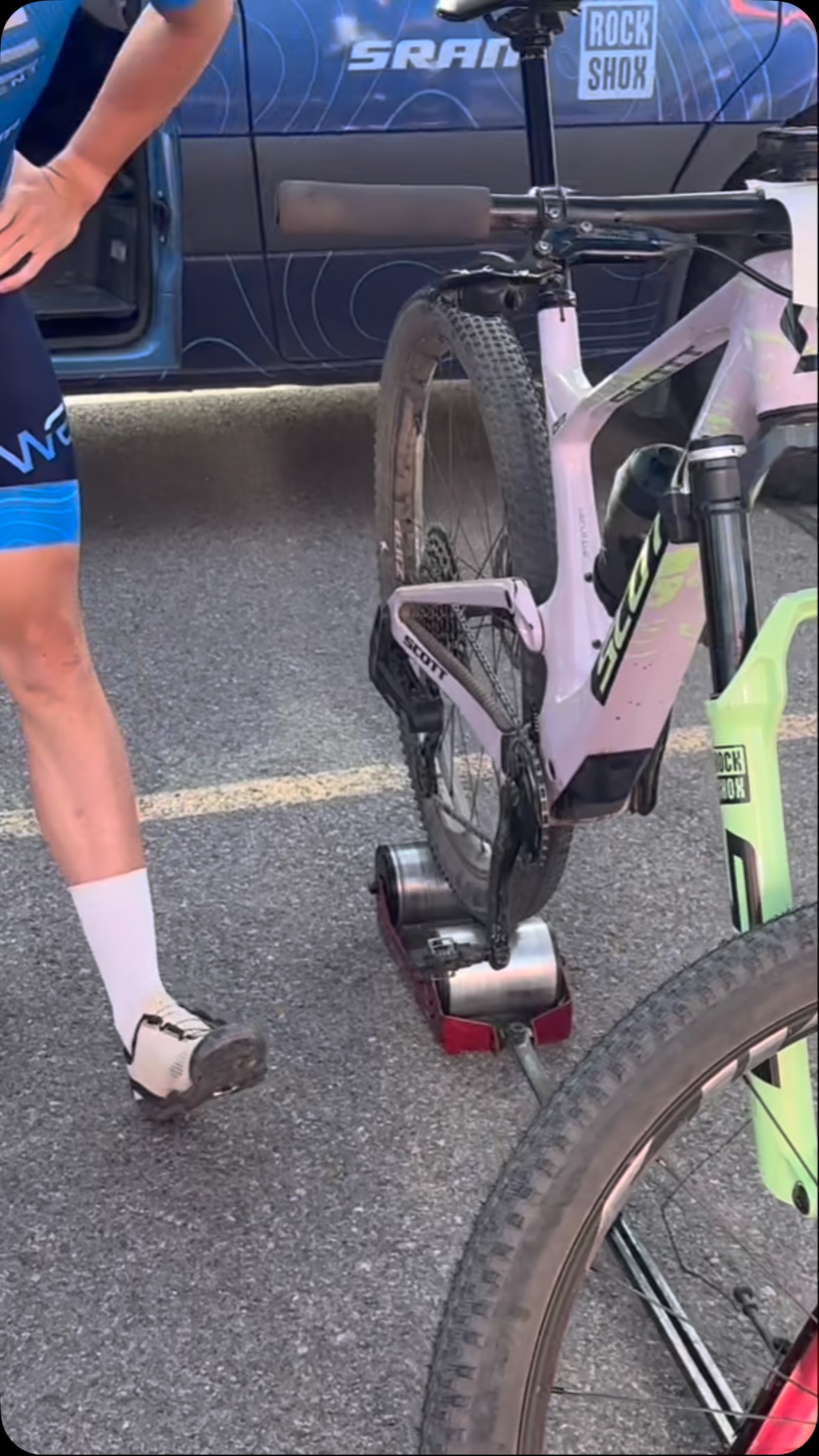 🥇WE had ‘Charles In Charge’ at the last round of the #uscupmtb Soldier Hollow, Utah, with @_charlie__thomas_ taking the big WIN in the junior men’s UCI XCO race! 

Congrats to all our 17-18 junior men @bgarmrides @cooper_puffett @owen_doody @dueywyatt for tackling the new World Cup course 🙌🏼

🚲 @scottsportsusa 

👕 @cuoreofswiss_usa 

🍋 @skratchlabs 

🛞 @schwalbetires 

🏎️ @zippspeed 

⚙️ @srammtb 

⌚️ @timepedals 

🪨 @rockshox 

💧 @finishlineusa 

☕️ @ourblackcoffee
